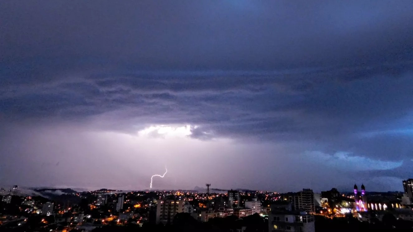 Região vai receber forte frente fria e chuvas de até 200 mm veja onde