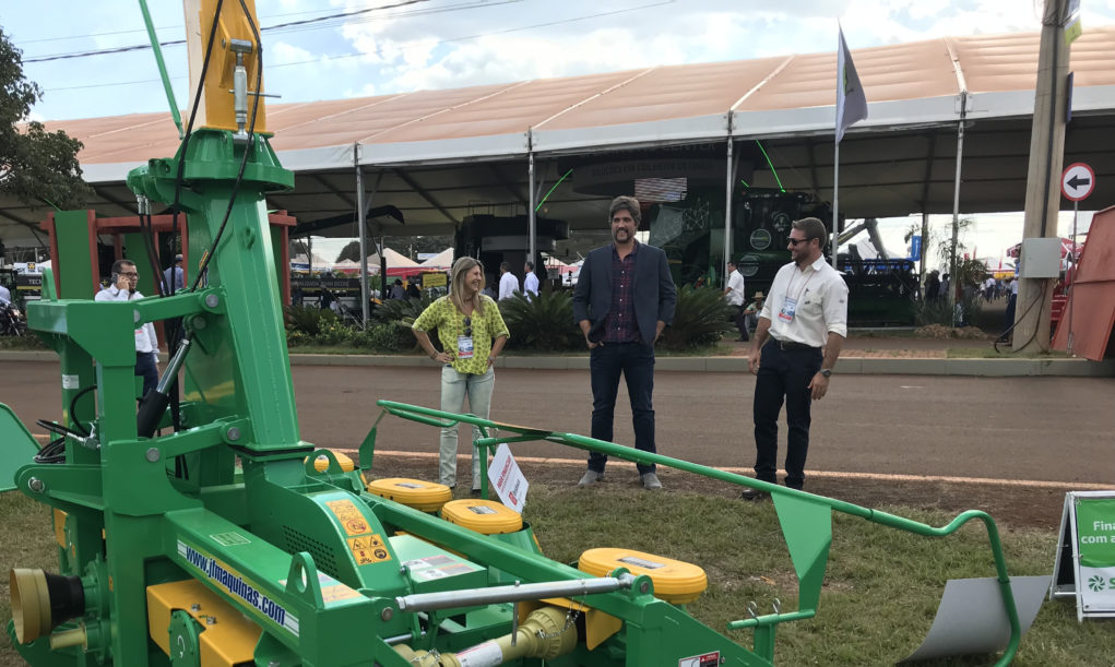 leo-chaves-visitando-a-agrishow