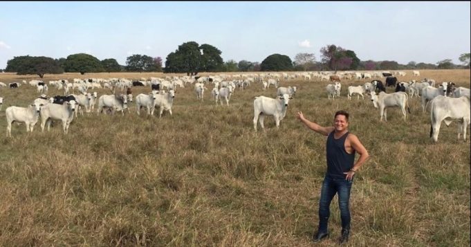 Cantor Leonardo Mostra Sua Fazenda De R$ 60 Milhões, Veja Os Vídeos ...