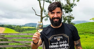 Com reconhecimento da profissão de sommelier de cachaça e crescimento do número de produtores, bebida ganha fôlego no Brasil