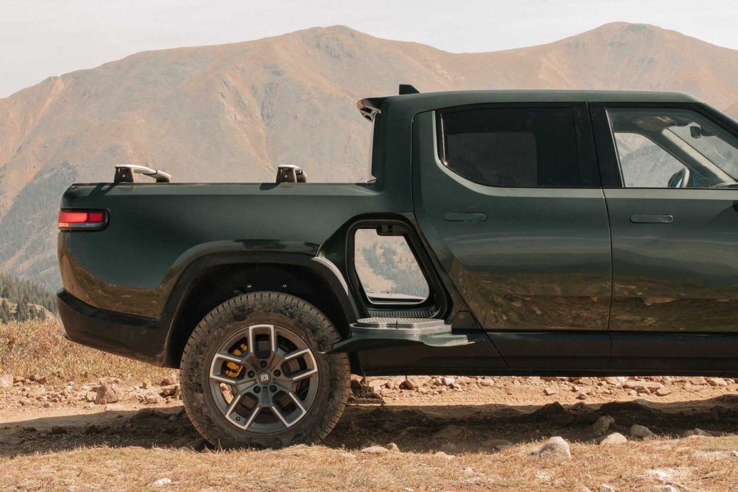 Rivian R1T é uma picape elétrica com quatro motores