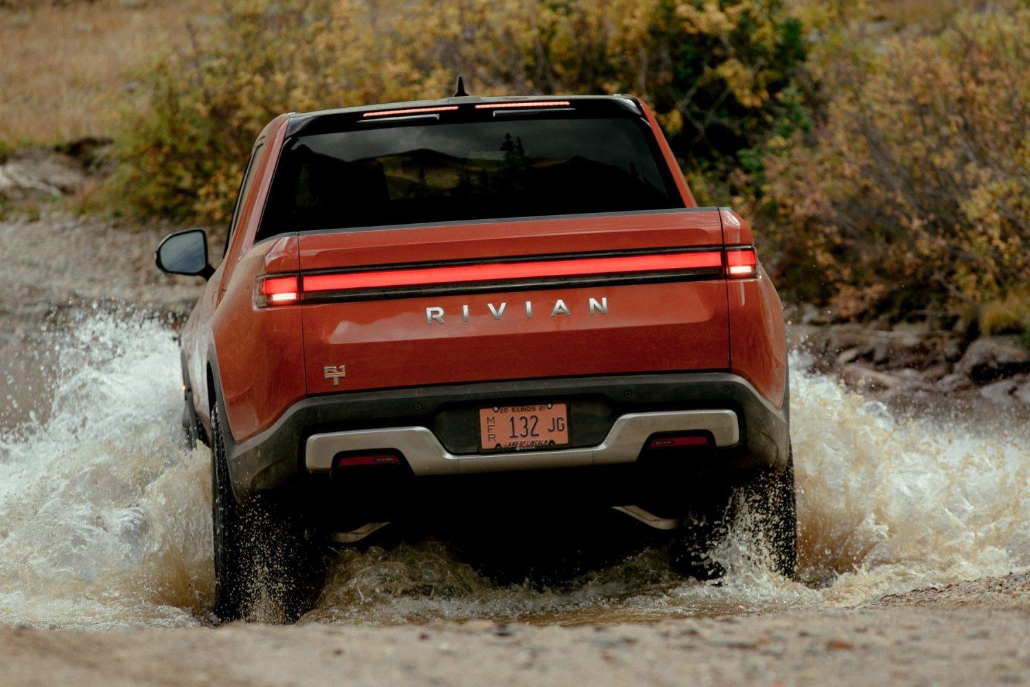 Rivian R1T é uma picape elétrica com quatro motores