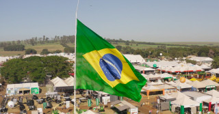 agrishow oficial - fotao aerea 4 bandeira do brasil