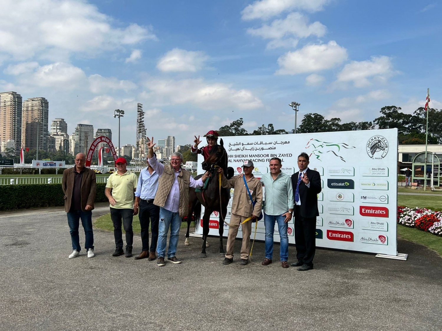 Cavalo-Arabe-brilha-durante-o-principal-evento-do-turfe-paulista---RG-EL-BACK