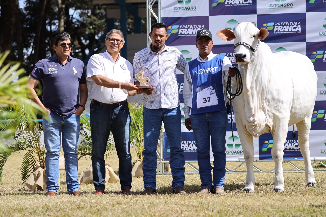 Inspiração FIV AL Canaã - casa-branca-Agropastoril-e-o-Melhor-Expositor-e-Melhor-Expositor-Iniciante-da-Expoagro-Franca-2022-foto-douglas-nascente3