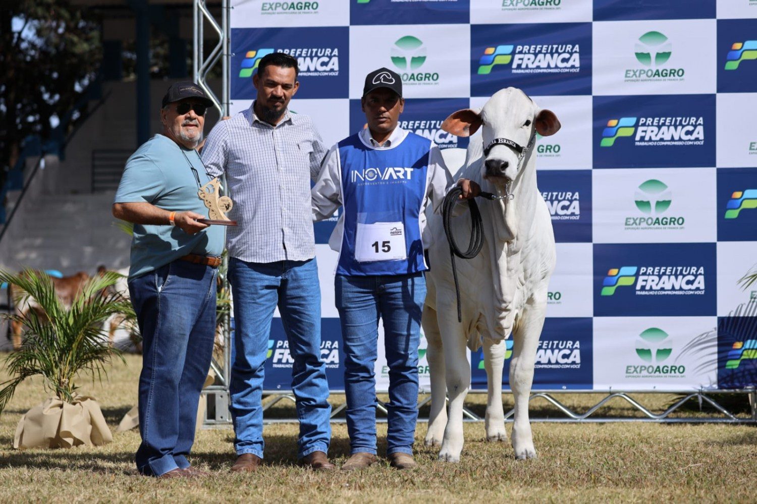 Mônica FIV Gldj - casa-branca-Agropastoril-e-o-Melhor-Expositor-e-Melhor-Expositor-Iniciante-da-Expoagro-Franca-2022-foto-douglas-nascente1