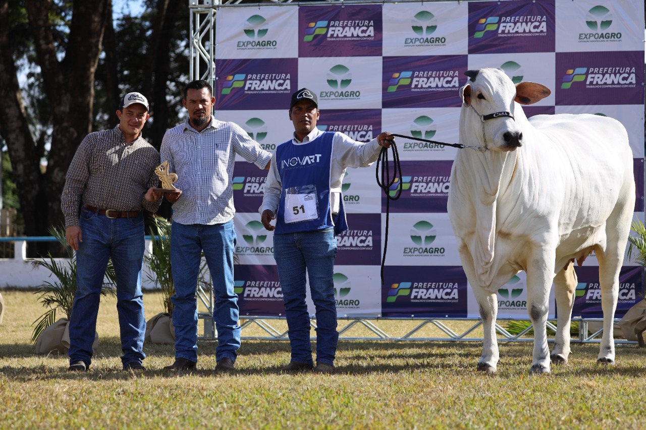 Patrícia FIV - casa-branca-Agropastoril-e-o-Melhor-Expositor-e-Melhor-Expositor-Iniciante-da-Expoagro-Franca-2022-foto-douglas-nascente2