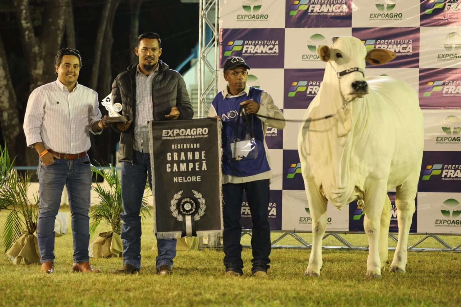 Unique FIV do Mura - casa-branca-Agropastoril-e-o-Melhor-Expositor-e-Melhor-Expositor-Iniciante-da-Expoagro-Franca-2022-foto-douglas-nascente9