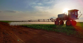 Aplicação inicial com biofungicidas, ainda no vegetativo da soja, visando a proteção inicial das plantas - Projeto Biológicos no CAD Oeste da Fundação MT