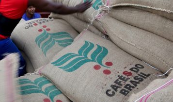 Com preços em alta, exportações de café do Brasil têm maior volume em quatro anos