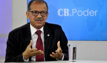No Senado, ex-desembargador pede prisão de Moraes e é aplaudido de pé