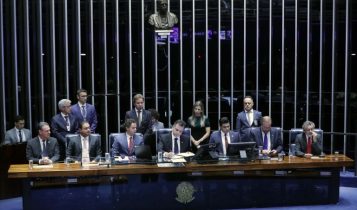 PEC da Transição é promulgada pelo Congresso
