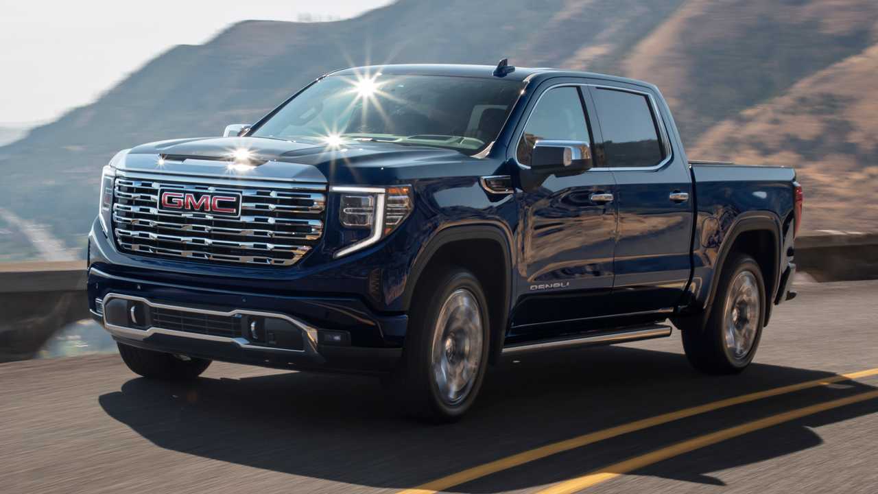 2022-gmc-sierra-1500-denali-ultimate-exterior-front-quarter