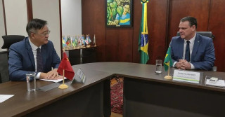 Ministro Carlos Fávaro e embaixador da China no Brasil Zhu Qingqiao