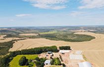 foto drone - agricultura em pivot irrigada - sede da fazenda - fotao Amanda Apolinario Matos