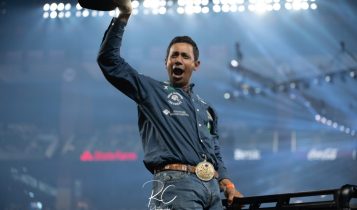 Deu Brasil no Team Roping, Junior Nogueira e Kaleb Driggers venceram pela segunda vez o The American; dupla leva para casa 100 mil dólares