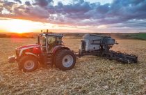Massey Ferguson lança nova versão da plantadeira Momentum na Expodireto Cotrijal
