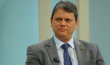 O ministro da Infraestrutura, Tarcísio de Freitas, participa do programa Brasil em Pauta na TV Brasil