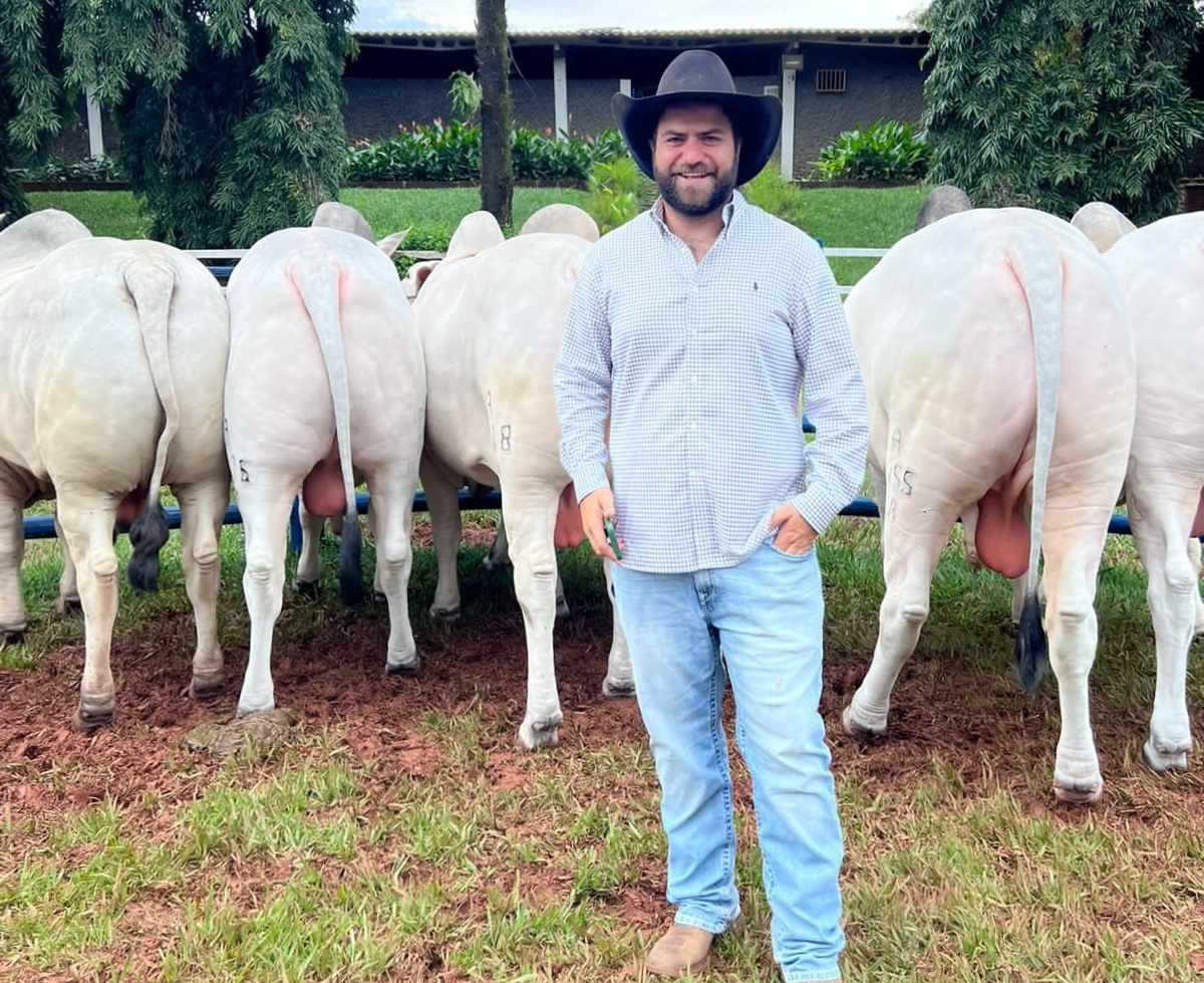 Vitor Mamede Alcântara, apelidado carinhosamente de São Nunca, é um paulista de 28 anos e natural de Campinas