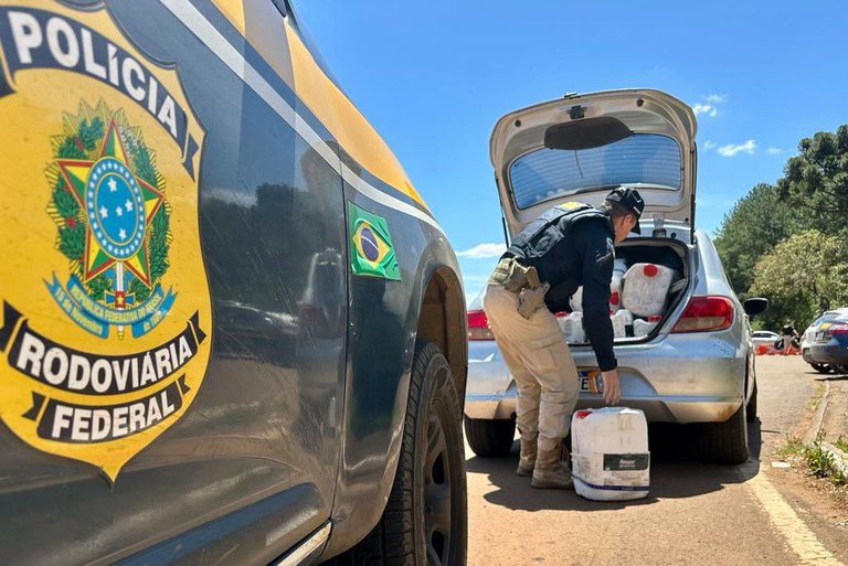 PRF apreende carro com mais de meia tonelada de agrotóxicos ilegais