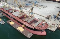 operacao de carregamento de milho em navio