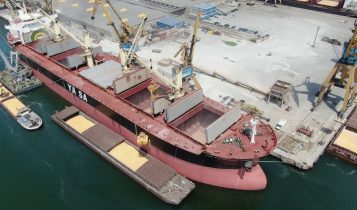 operacao de carregamento de milho em navio