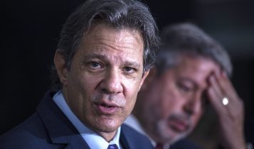 presidente da Camara dos Deputados, Arthur Lira (d) e o ministro da Fazenda, Fernando Haddad