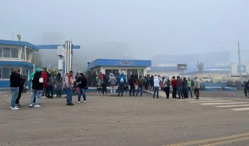 JBS: funcionários paralizam atividades após morte em vestiário