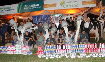 Banho de Leite Fenasul Expoleite - Crédito JM Alvarenga Divulgação