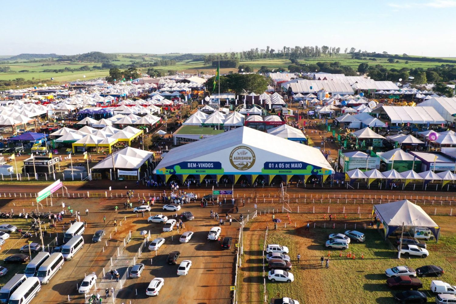 Foto aerea da agrishow 2023 - drone - entrada da feira