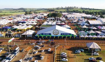Foto aerea da agrishow 2023 - drone - entrada da feira