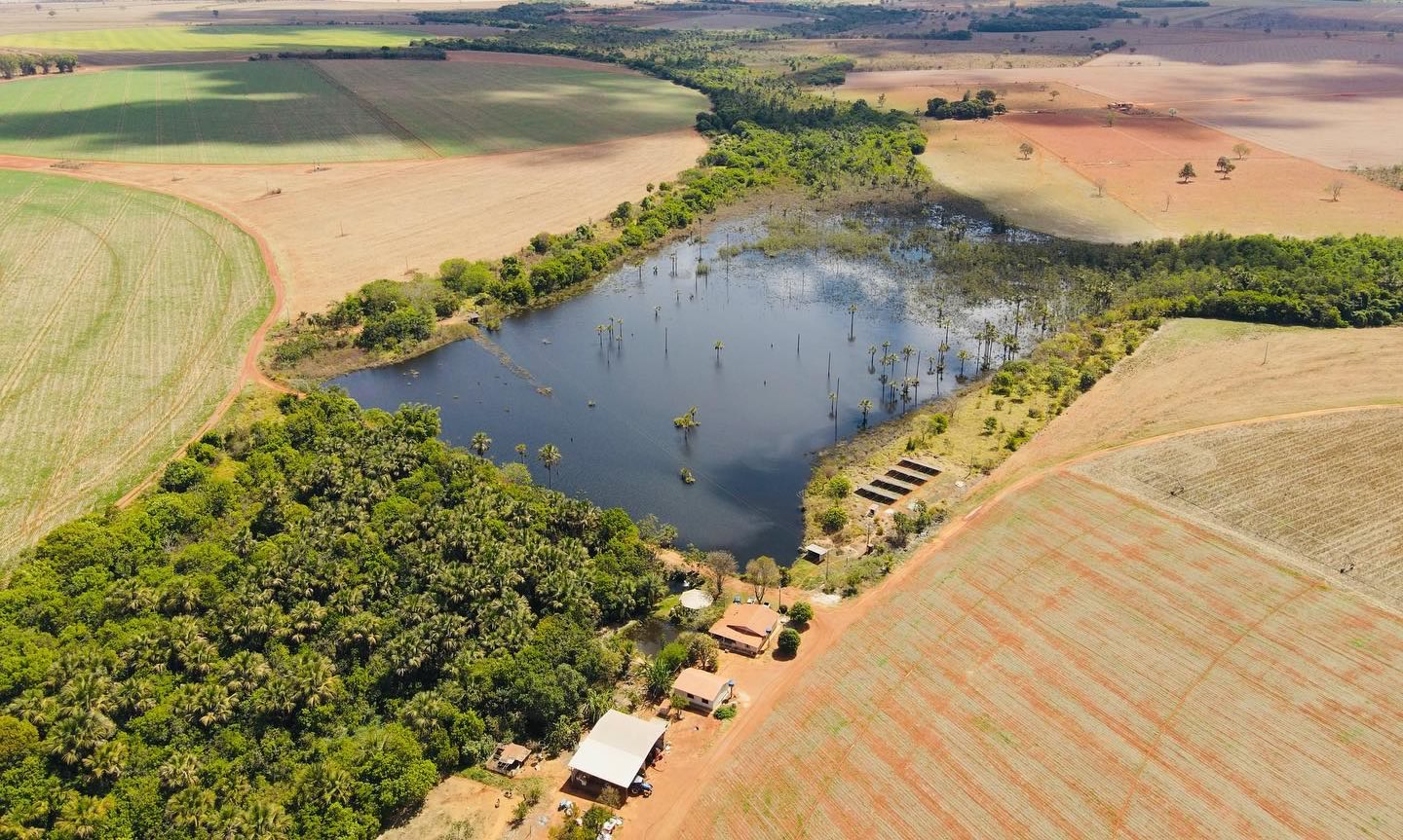 foto-drone-agricultura-em-pivot-irrigada-barragem-com-mata-ciliar-fotao-Amanda-Apolinario-Matos