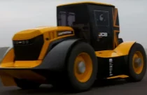 Guy Martin estabelece recorde mundial do Guinness com trator JCB modificado