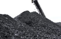 carvão mineral é um combustível fóssil extraído da terra por meio da mineração