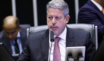 Lira adianta reunião com líderes para tentar votar reforma tributária