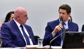 Gonçalves Dias (E) e Ricardo Salles, relator da CPI.