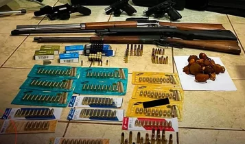 Armas e pedras de fel bovino foram apreendidos em fazendas do funcionário