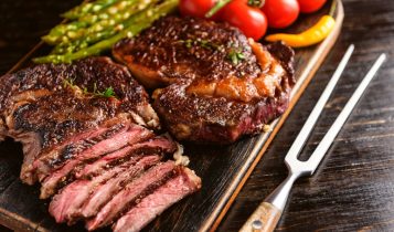 Descubra como transformar seu churrasco de Ano Novo em uma celebração inesquecível com dicas de carnes, acompanhamentos e segredos de preparo que vão garantir o sucesso da festa!