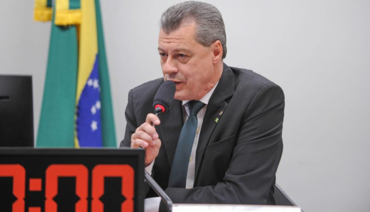 O relator, deputado Daniel Agrobom, recomendou a aprovação do projeto Fonte: Agência Câmara de Notícias