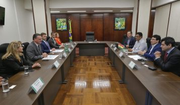 Fávaro se reúne com ministros da Bolívia para discutir investimentos no setor de fertilizantes