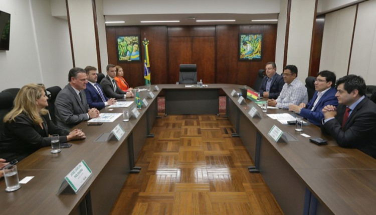 Fávaro se reúne com ministros da Bolívia para discutir investimentos no setor de fertilizantes