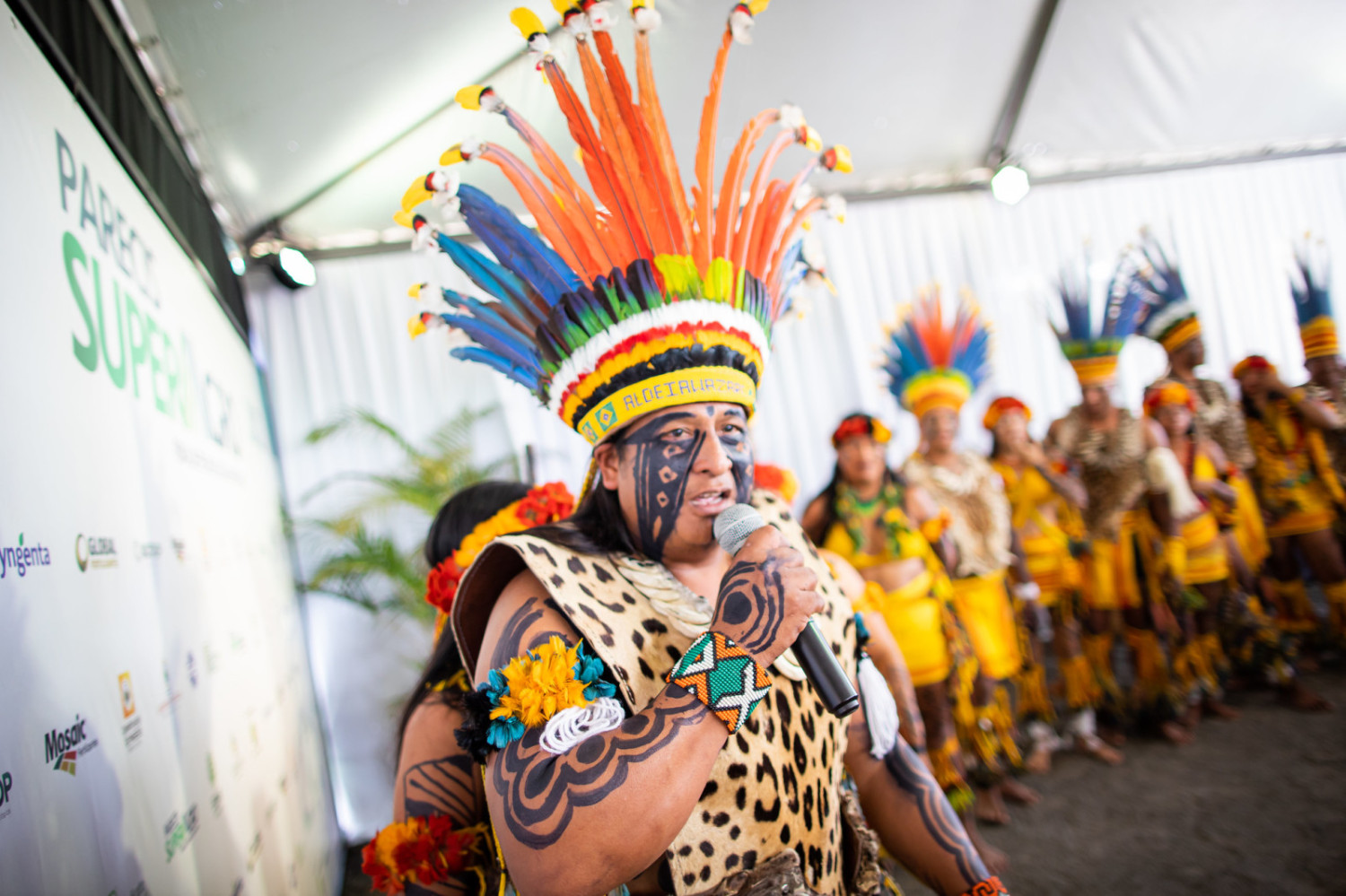 Campo Novo do Parecis - MT - indio falando - povos indigenas