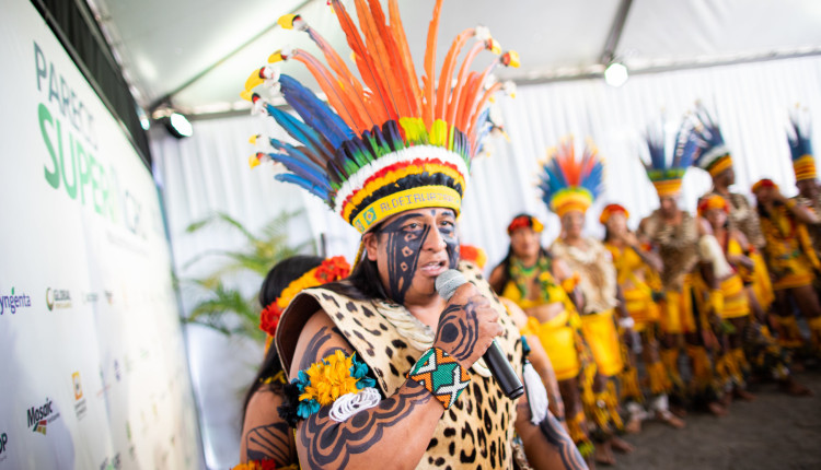 Campo Novo do Parecis - MT - indio falando - povos indigenas