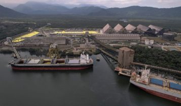 Brasil desvia cargas de grãos para Santos por seca nos rios amazônicos, diz Anec