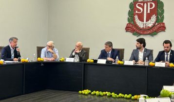 O governador de São Paulo, Tarcísio de Freitas, recebeu na tarde de ontem (16/10), no Palácio dos Bandeirantes, diversos integrantes da citricultura paulista