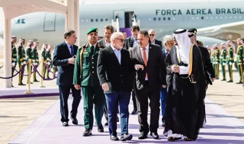 Lula desembarca na Arábia Saudita para apresentar projetos de investimento