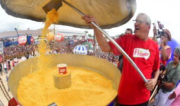 Maior cuscuz do mundo usou 800 kg de milho e panela gigante