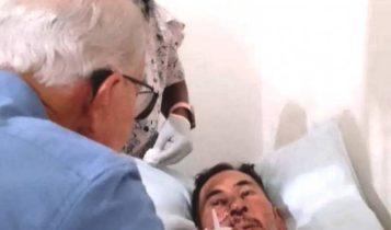 vacas atacam fazendeiro