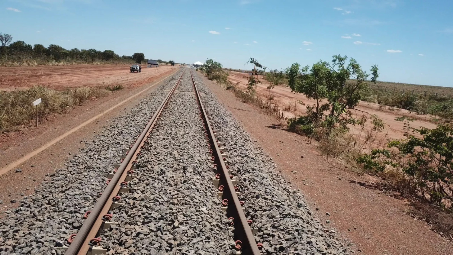 Agricultores do Oeste baiano asfaltam rodovias com recursos próprios - linha ferrea trem ferrovia