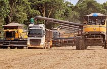 Colheita de soja no mato grosso - valtra - caminhao - fotao top